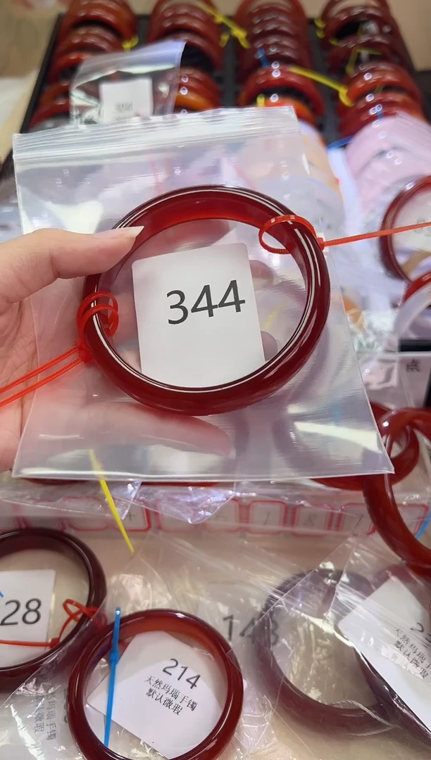 玛瑙/玉髓手镯未镶嵌63圈口*344