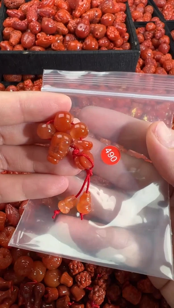 南红玛瑙未镶嵌颈饰1