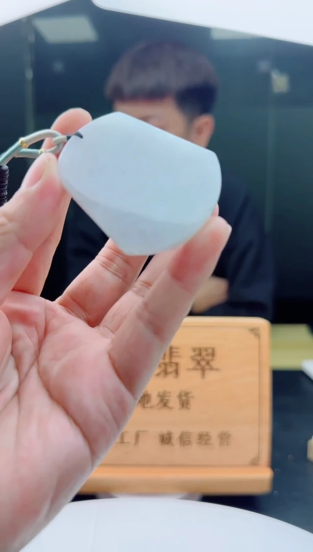 【闪购商品】翡翠颈饰未镶嵌111111111