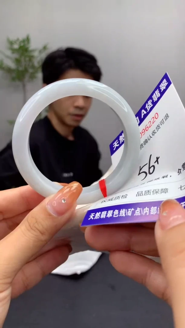 未镶嵌手镯翡翠有纹，完美者勿拍