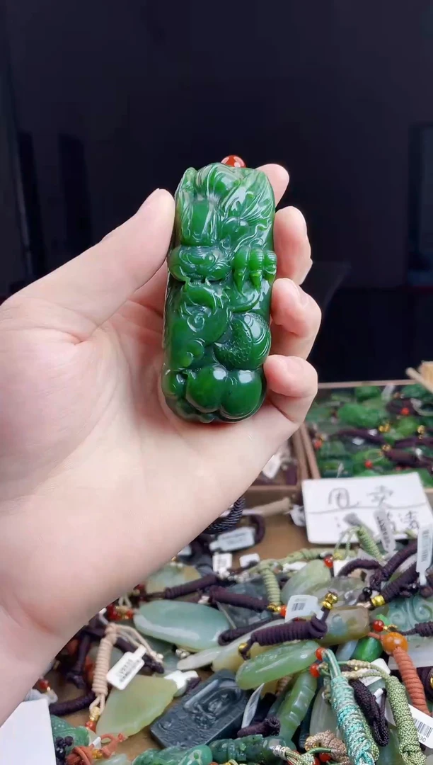 颈饰未镶嵌和田玉1