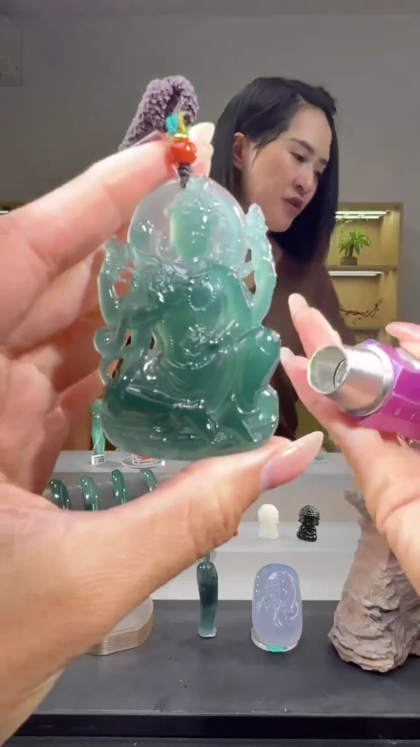 吊坠(不含链)未镶嵌翡翠千手观音