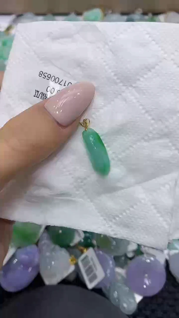 颈饰18K金镶嵌翡翠111111111111