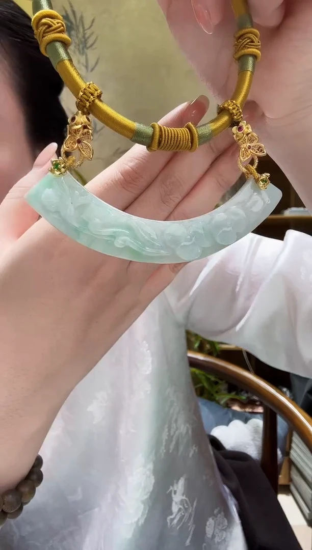 颈饰未镶嵌翡翠吊坠