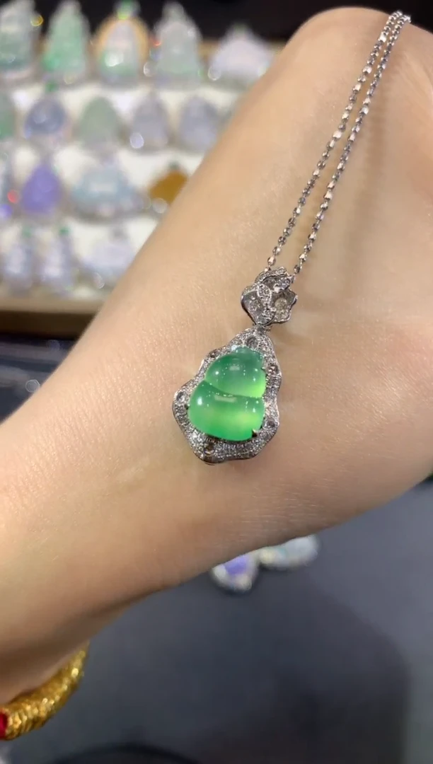 吊坠(不含链)18K金镶嵌翡翠67-葫芦（不含链和扣