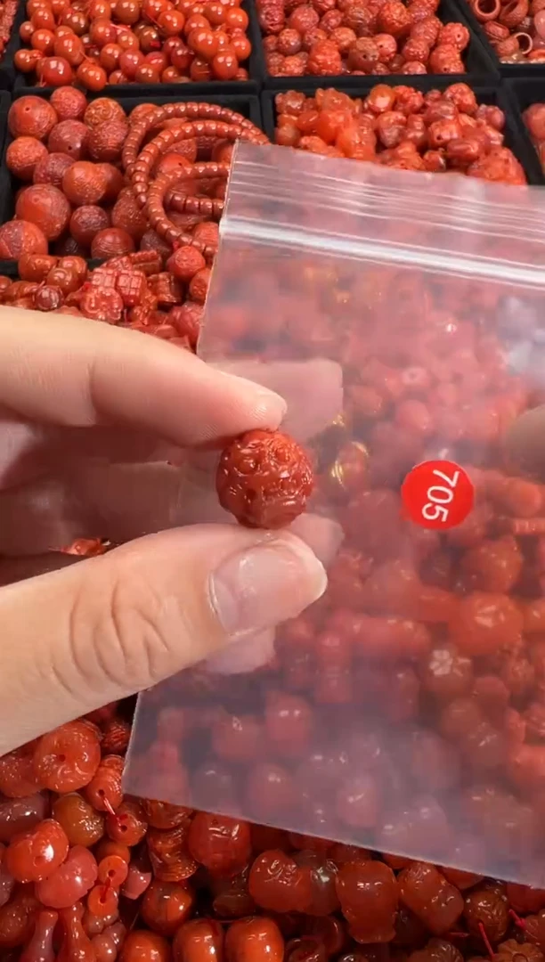 南红玛瑙未镶嵌颈饰1