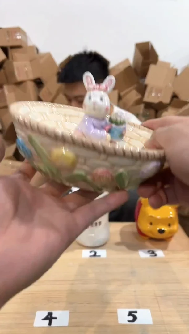 瓷片粉色原盒兔子碗
