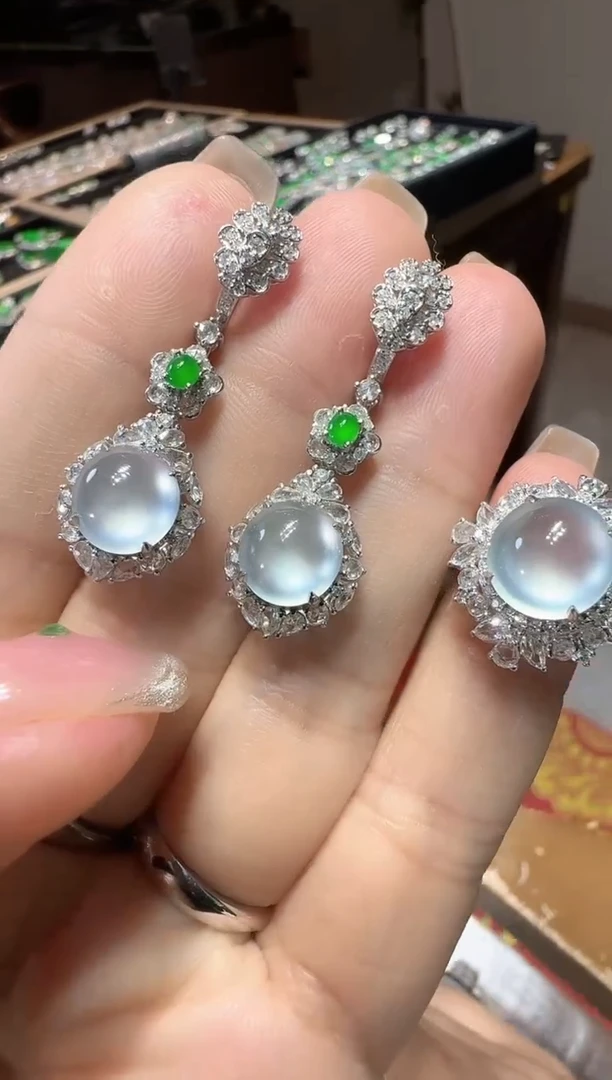 【闪购商品】翡翠戒指18K金镶嵌蛋面