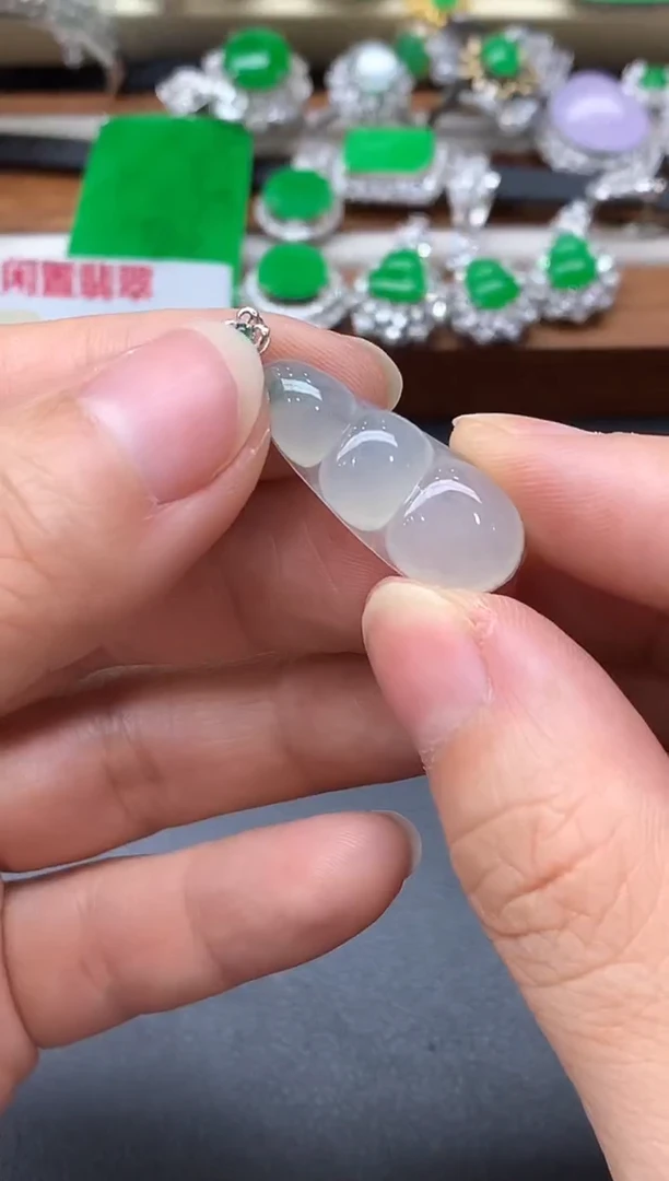 颈饰18K金镶嵌翡翠23-中国好珍宝