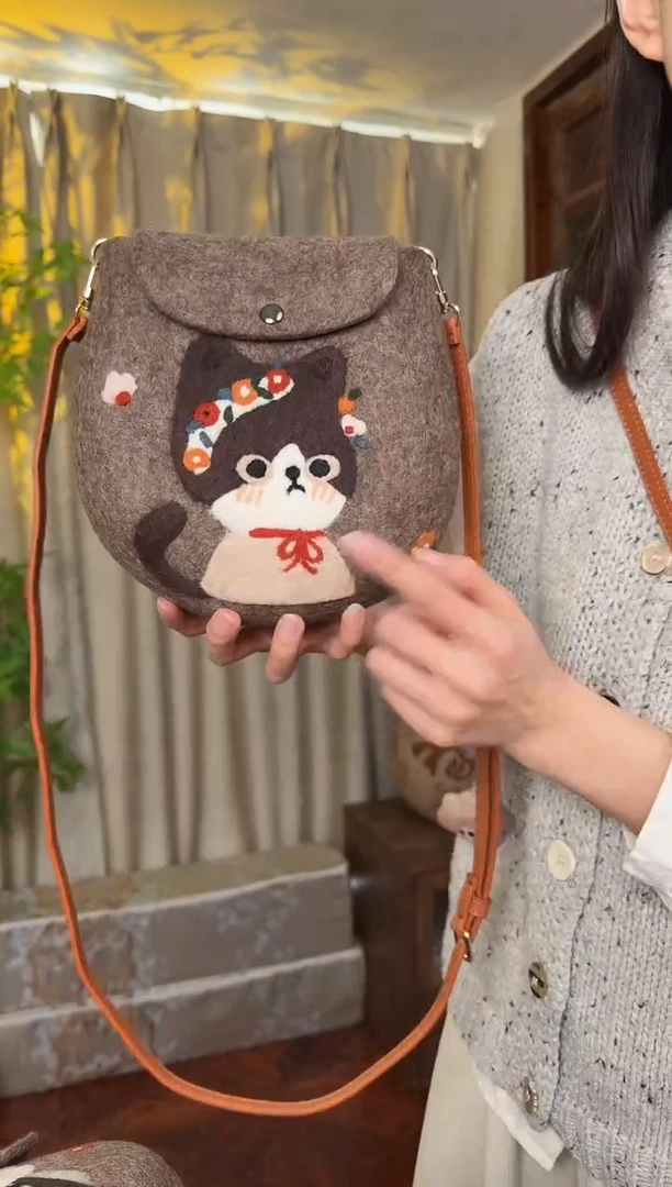羊毛非遗羊毛毡包 蛋蛋包花环猫咪