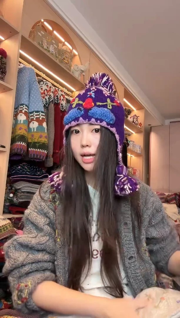 羊毛紫色毛毛虫帽