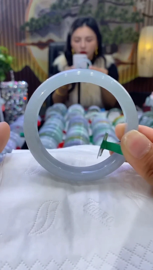 【闪购商品】翡翠手镯未镶嵌多人09335