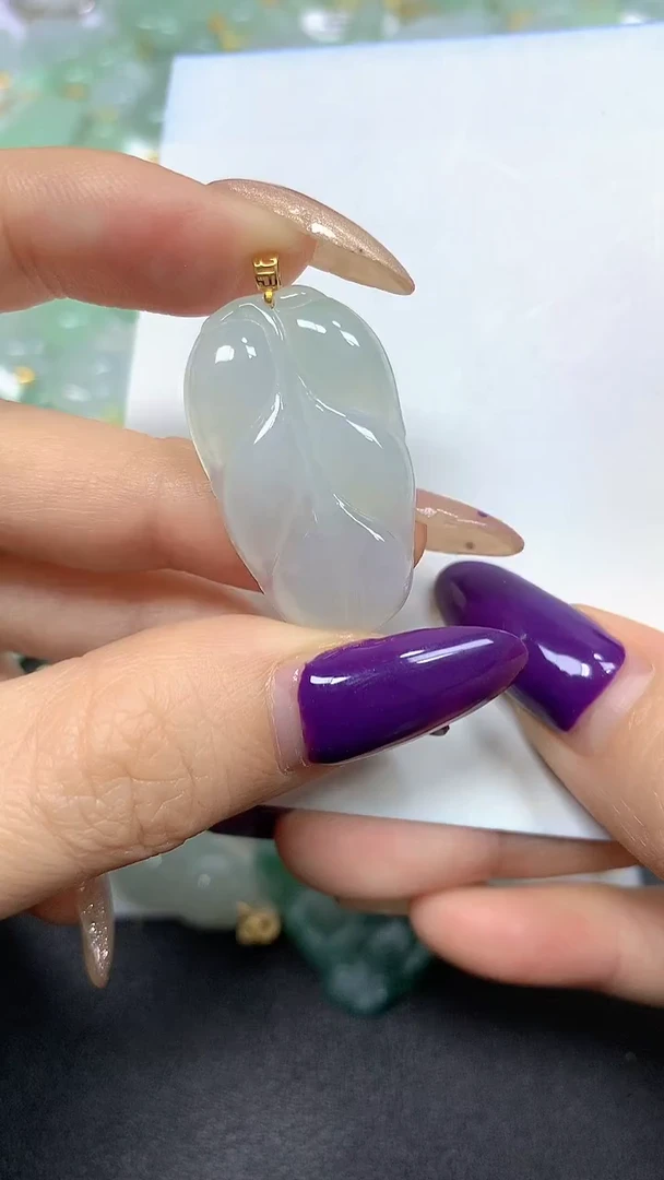 颈饰18K金镶嵌翡翠