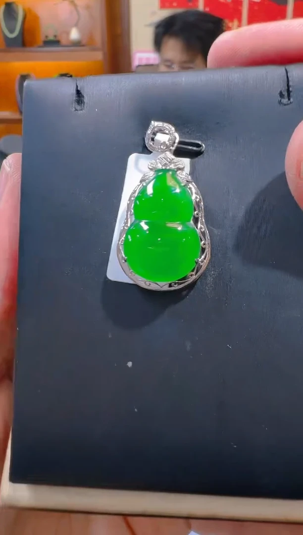 翡翠18K金镶嵌吊坠(赠链)天然A货翡翠