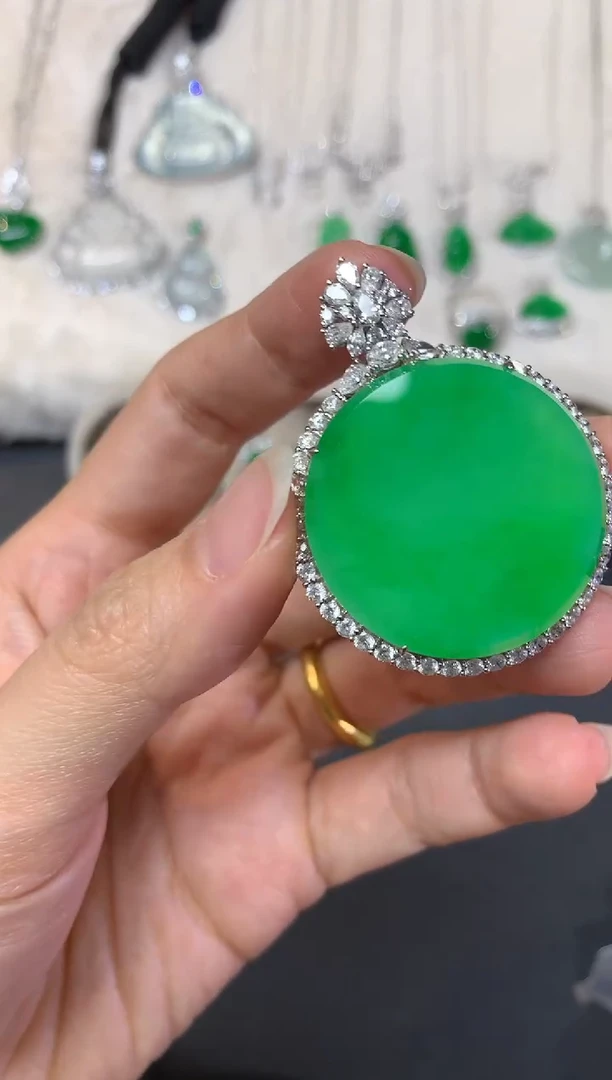 吊坠(不含链)18K金镶嵌翡翠W300|280000