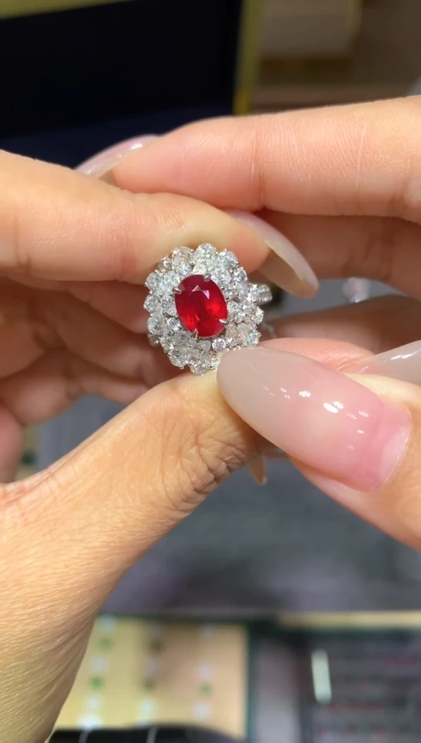 18K金镶嵌戒指红宝石2.03ct