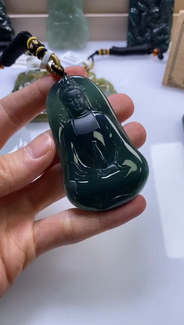 颈饰未镶嵌翡翠