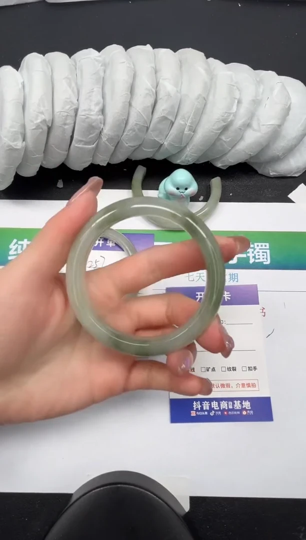 【闪购商品】石英质玉手镯未镶嵌258-57.3