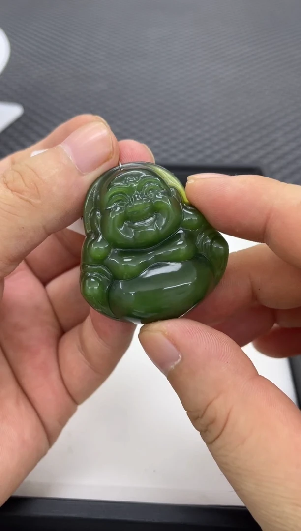 颈饰未镶嵌和田玉佛公有一个色根（多样性发一件）