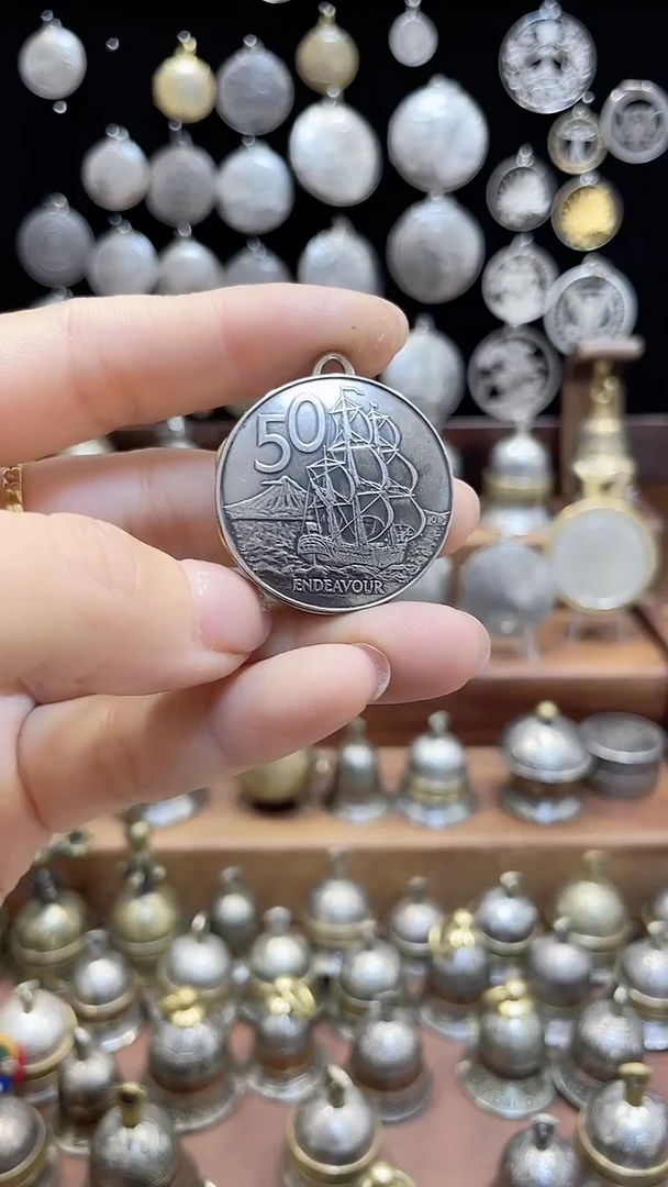 花岗石铁合金L***g新西兰帆船菠萝扣 81年