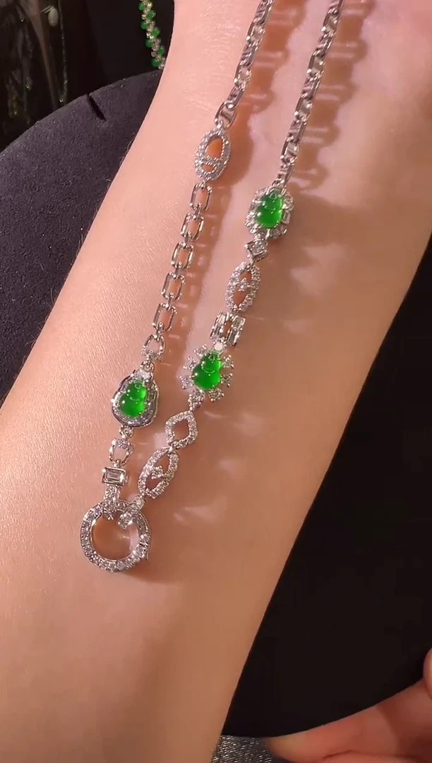 颈饰18K金镶嵌翡翠高冰木那葫芦万能链