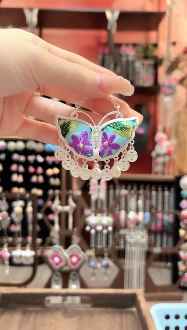 织绣云织谣民族风精美饰品6