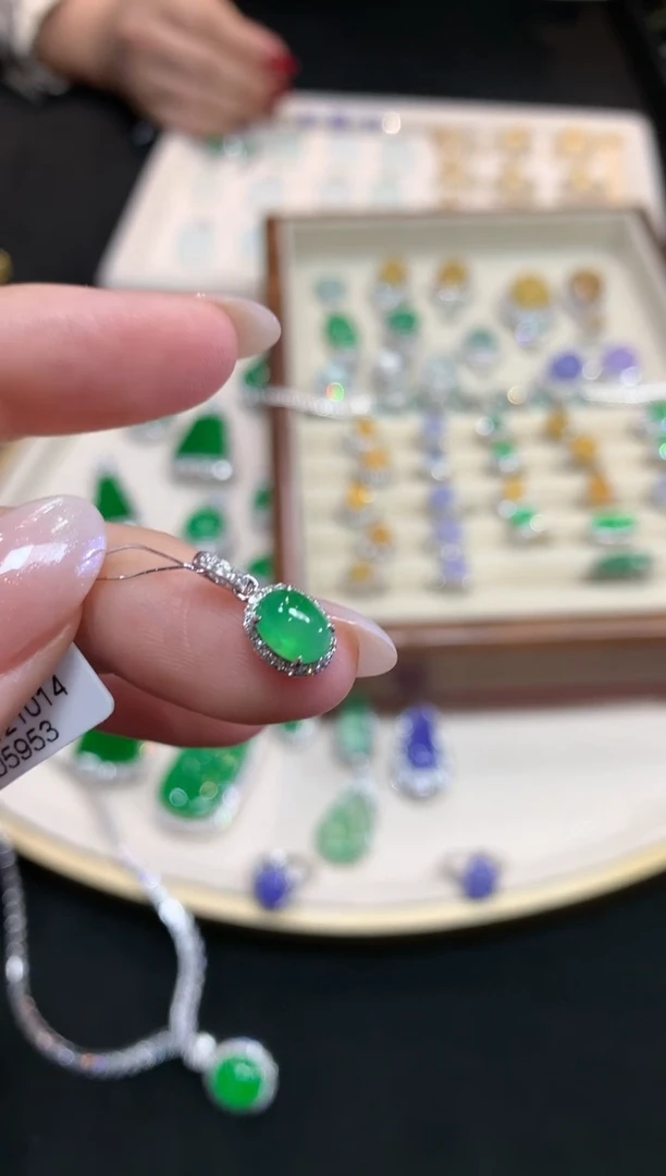 【闪购商品】翡翠吊坠(不含链)18K金镶嵌W608|1980