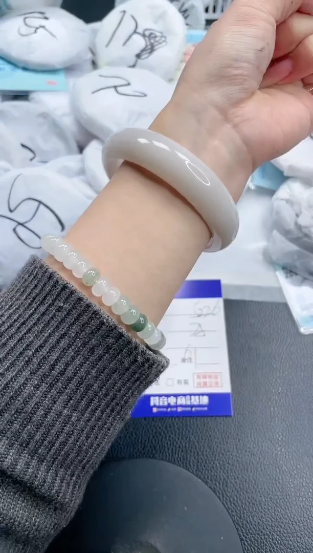 【闪购商品】石英质玉手镯未镶嵌17S226-61