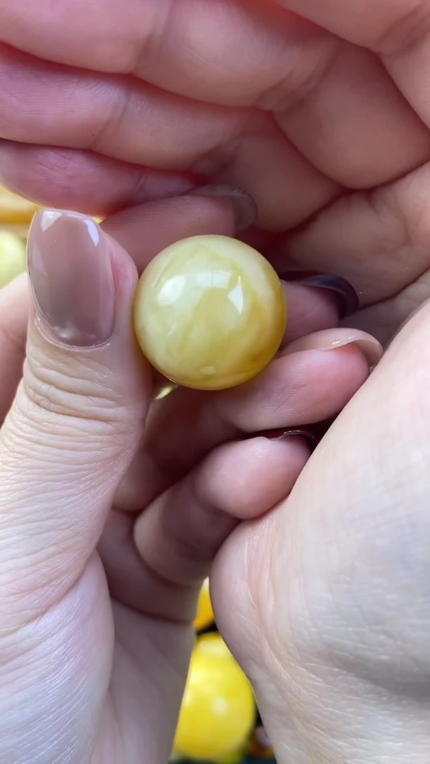 【闪购商品】琥珀裸石未镶嵌月.12