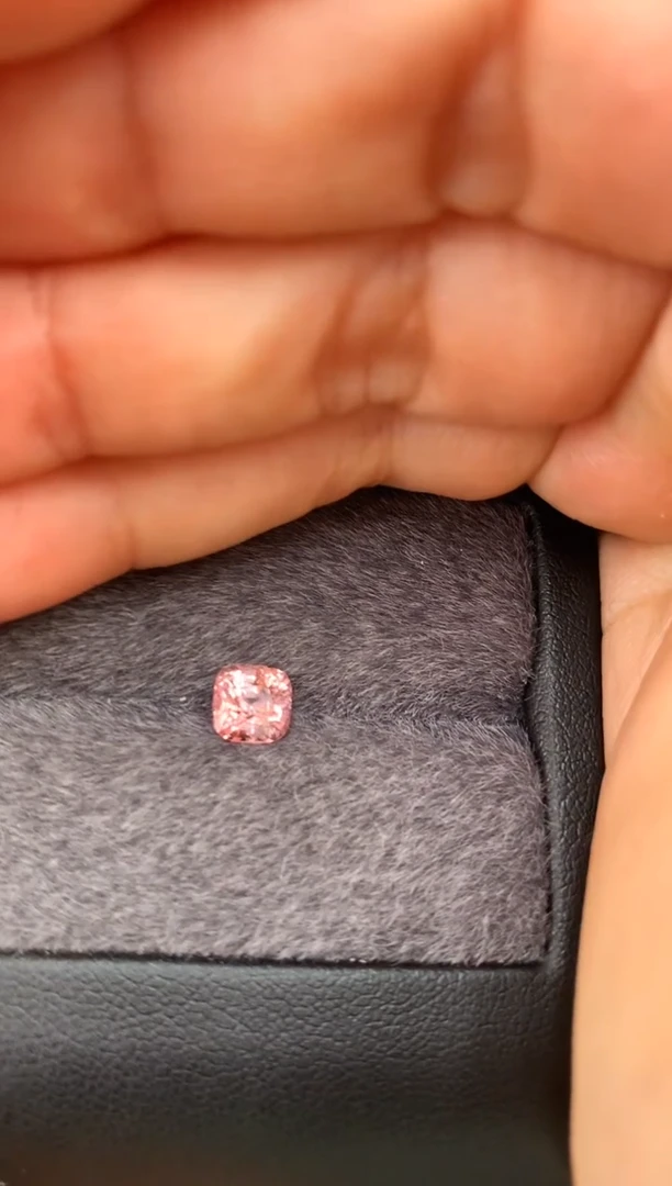 未镶嵌裸石定制尖晶石枕型 粉橙色调 1.19ct
