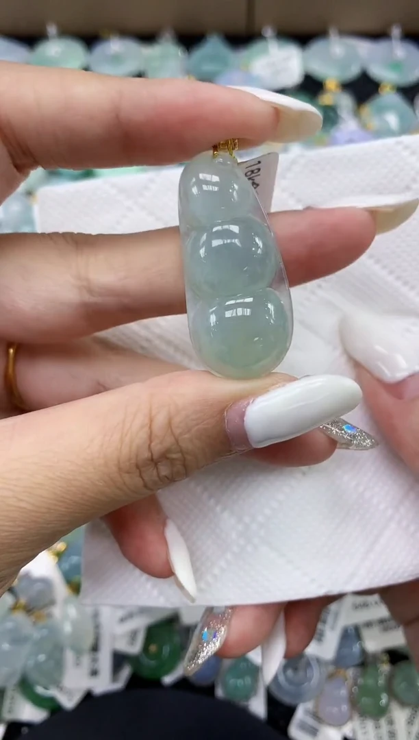 颈饰18K金镶嵌翡翠11111111111