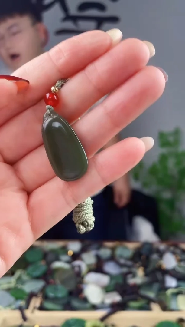 未镶嵌和田玉挂件拍一发一，多样性发货