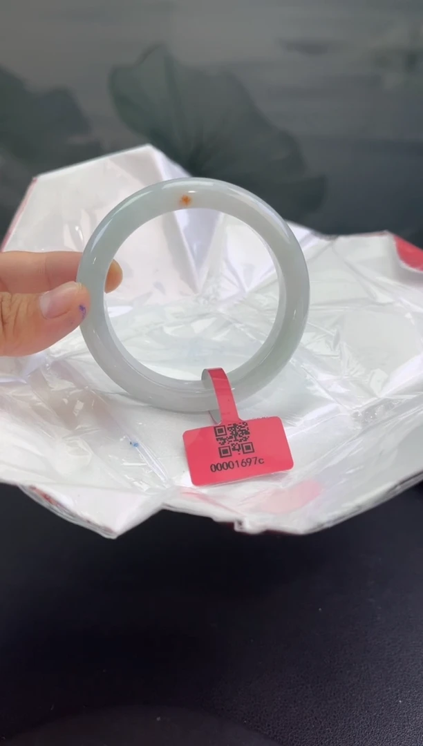 翡翠手镯未镶嵌翡翠手镯