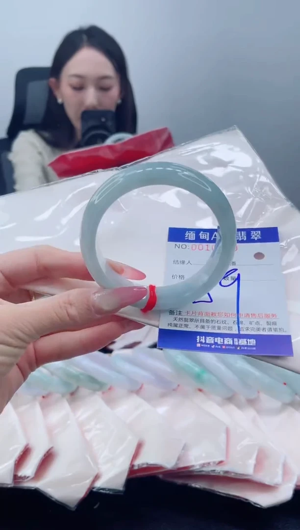 未镶嵌手镯翡翠388.00