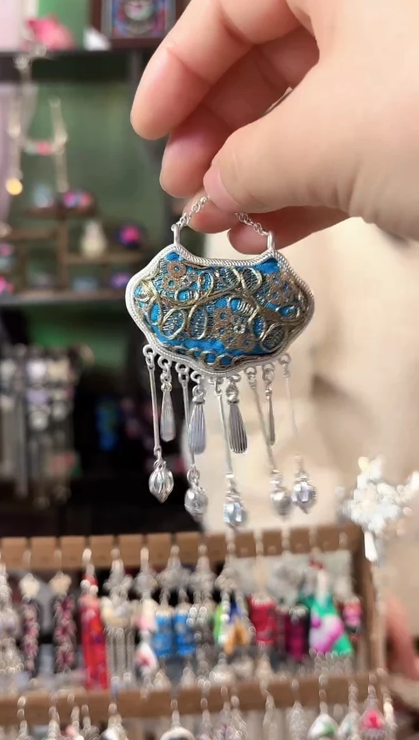 彩云南阁非遗老绣苗银饰品514