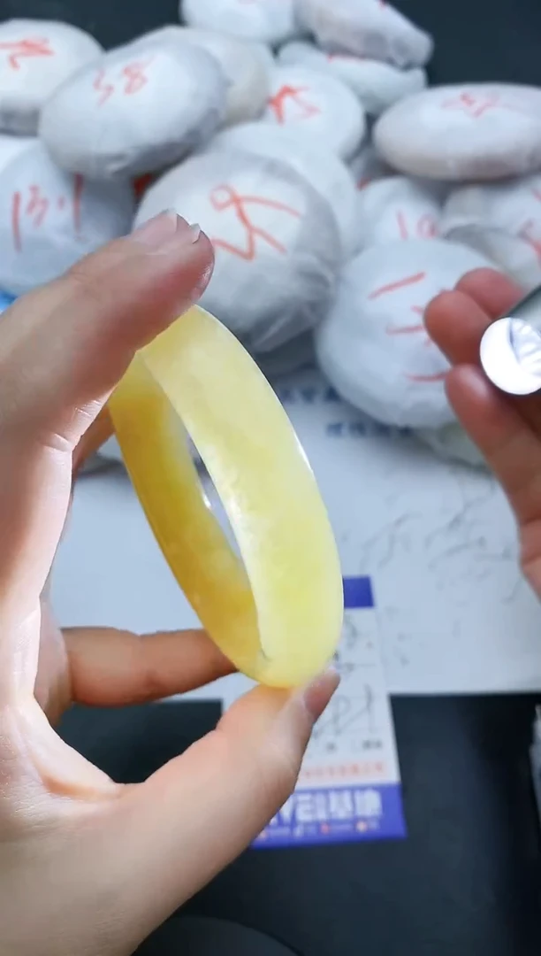 【闪购商品】石英质玉手镯未镶嵌378+59/60