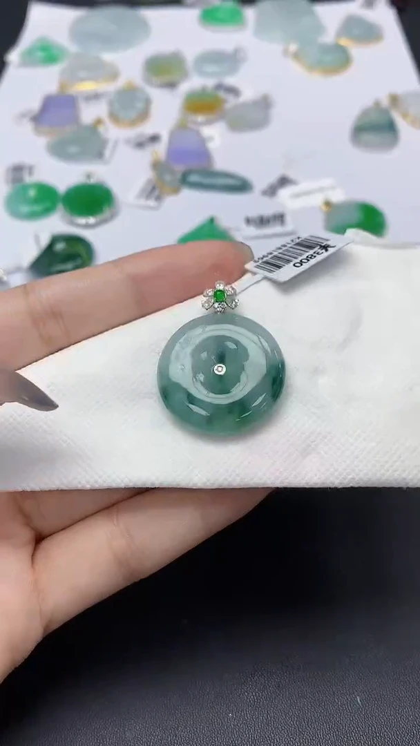 翡翠18K金镶嵌颈饰天然缅甸a货翡翠