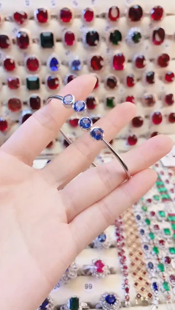 18K金镶嵌手镯坦桑石1