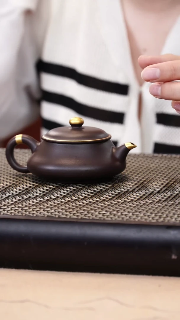 茶壶紫砂四号井茄皮紫泥描金明炉100cc