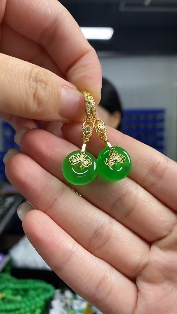 未镶嵌翡翠耳饰多样性发其一颜色微差