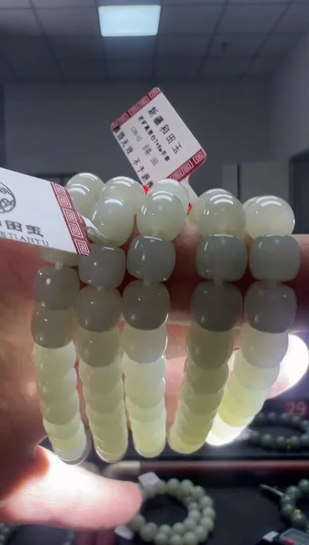 未镶嵌手链和田玉7*8高青白 近矿 多样性发其一