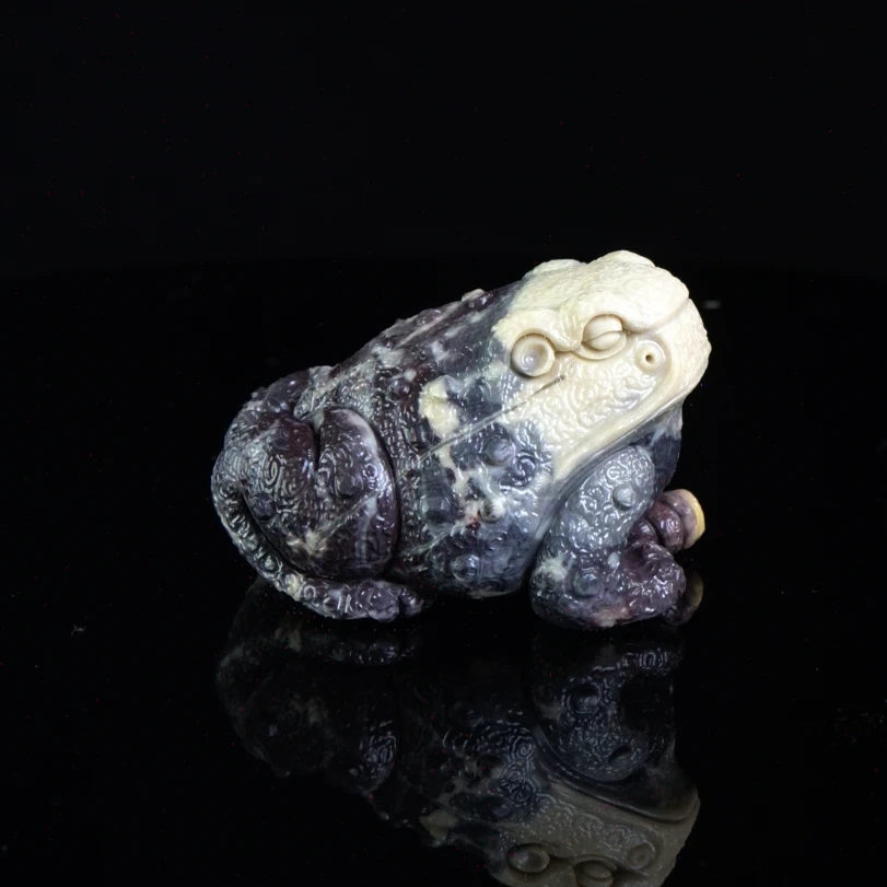 Lot.5.紫花旗降蟾蜍摆件121.8克6x4.1x3.9cm