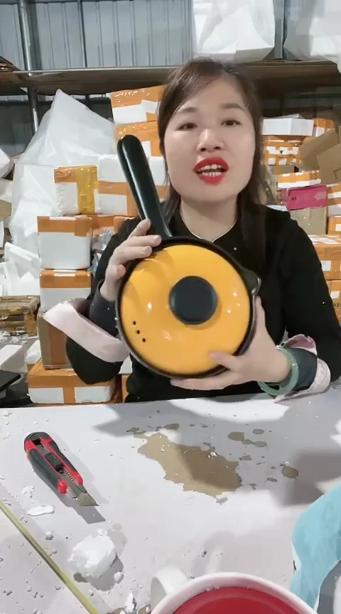 【闪购商品】340瑕疵黑色奶锅不圆