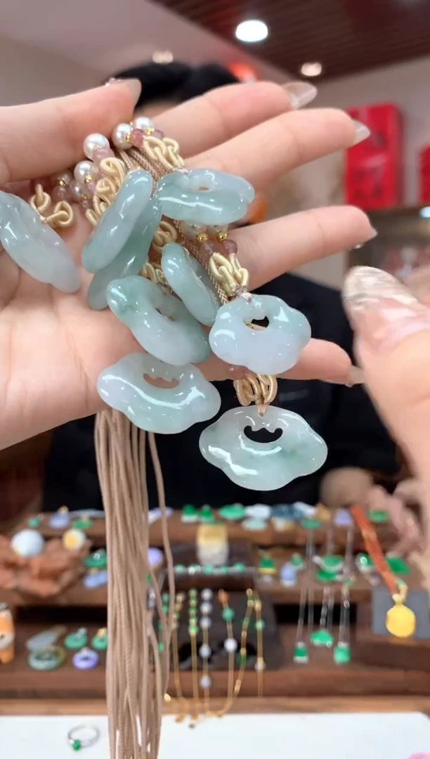 【闪购商品】翡翠吊坠(不含链)未镶嵌如意锁多样性发货1件