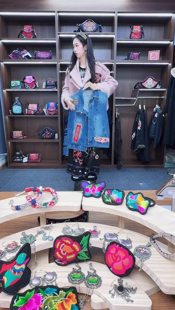 织绣A152蒙阿苏苗绣传承