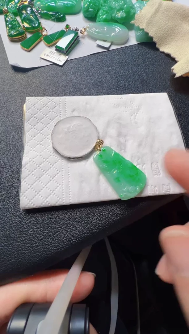 翡翠18K金镶嵌吊坠(不含链)680