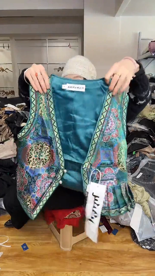 马甲       M码       80-105斤