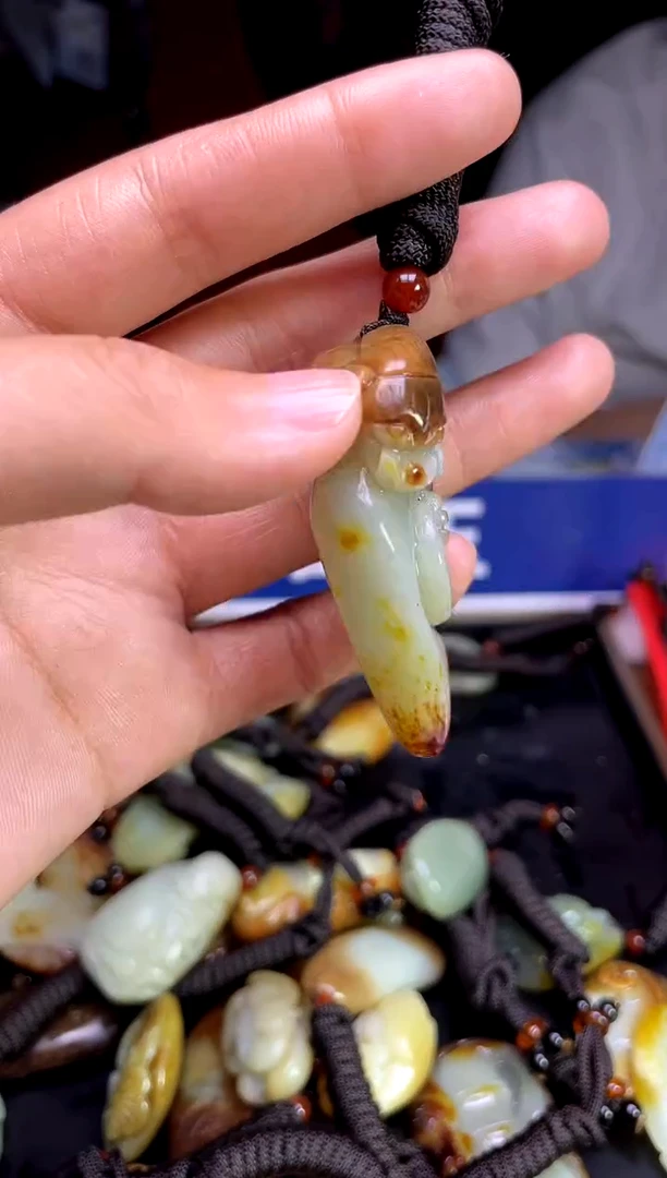 和田玉未镶嵌颈饰1