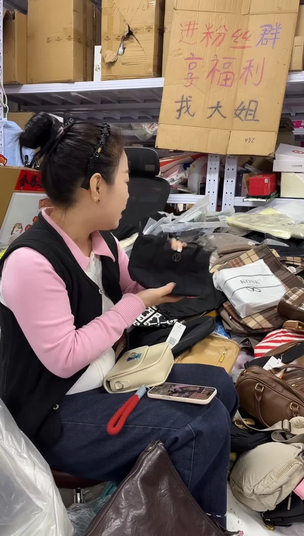 PVC点点小红心 没关注的关注一下主播