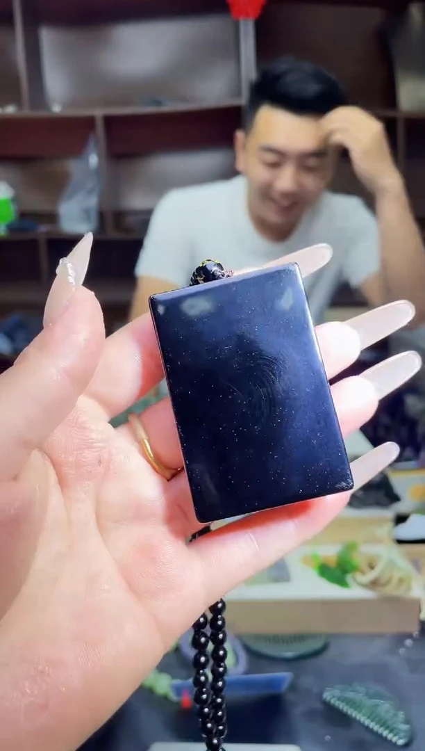 和田玉未镶嵌颈饰1